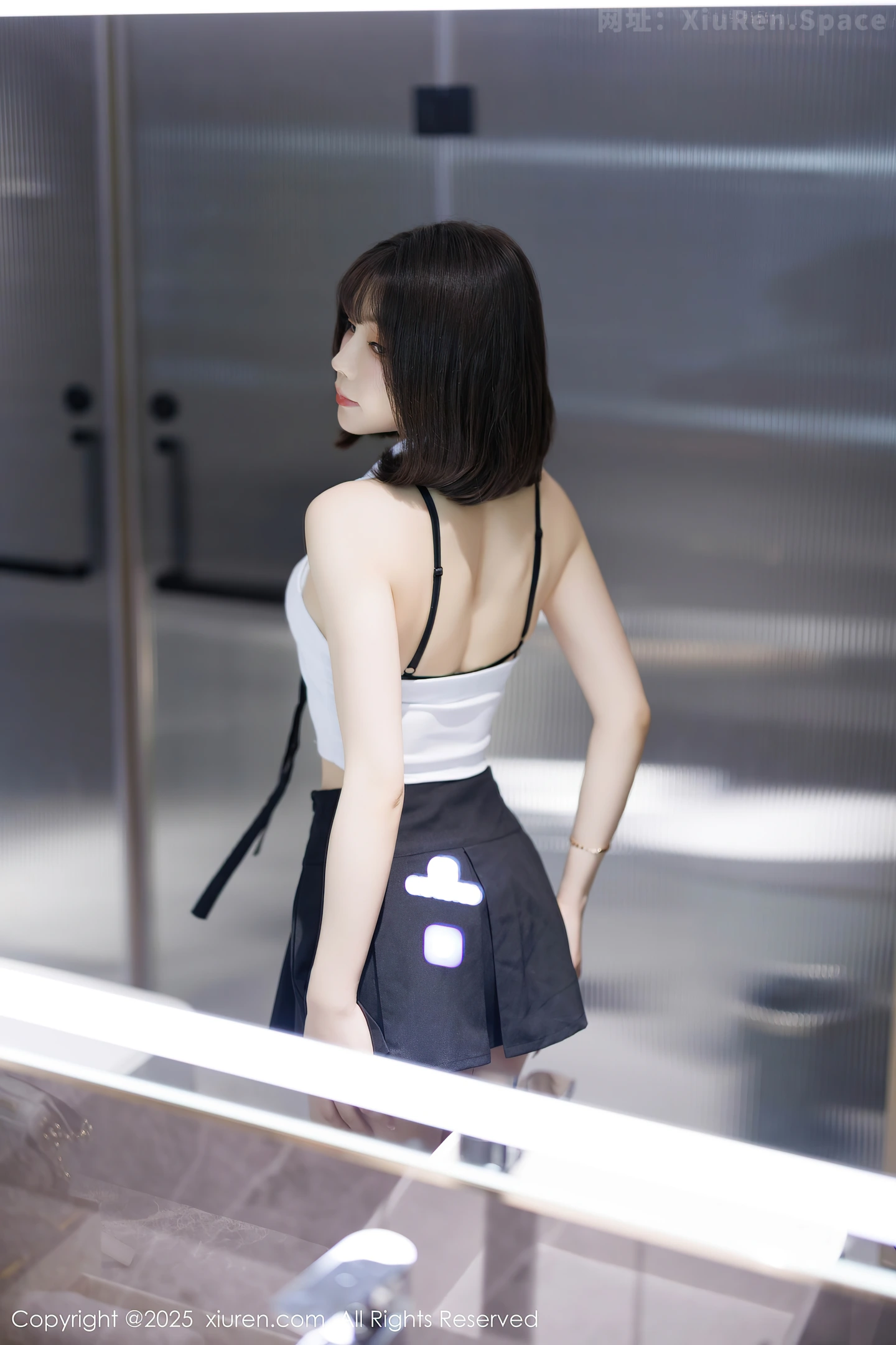 图片[4]-[XiuRen秀人网] VOL.10048 女神徐莉芝Booty性感白色上衣配黑色短裙秀曼妙身姿诱惑写真82P-秀人网官方网站